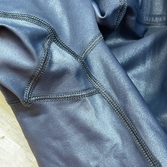 Carbon38 Regular Rise Leggings in Takara Shine S - Picture 14 of 14